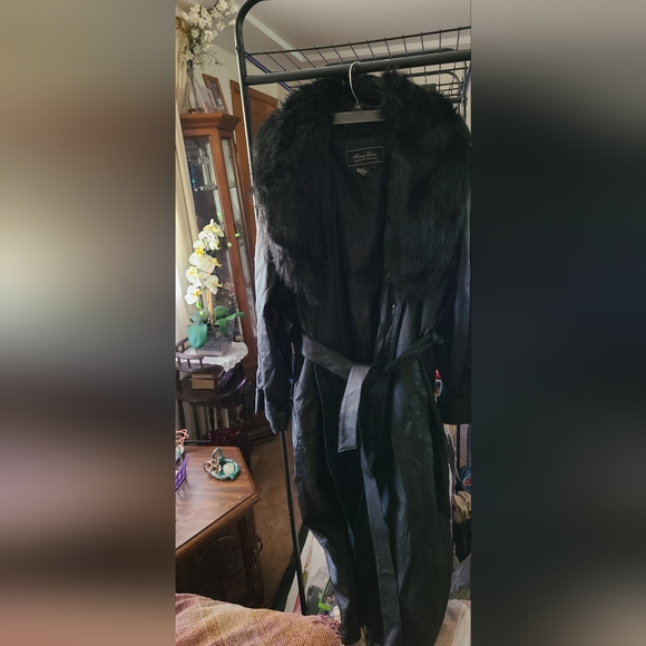 NWT Black LeatherTrench Coat w/Removeable Faux Fur Collar Zip Out Lining.